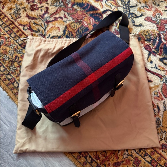 Burberry Camera Bag - Picture 2 of 10